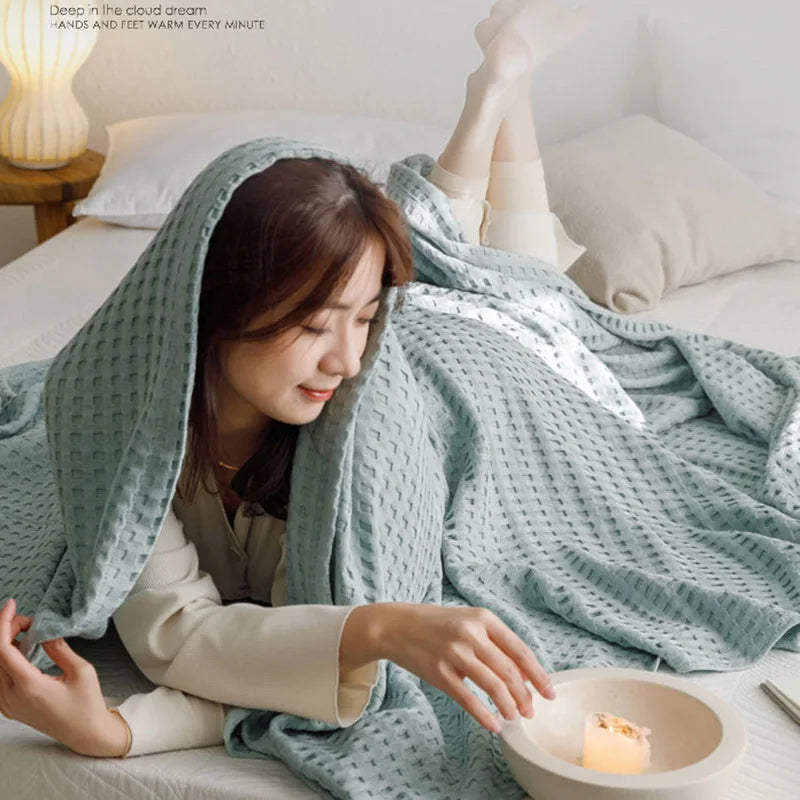 Breathable Waffle Cotton Blanket – Lightweight All-Season Waffle Weave Throw – 100% Cotton Bed Blanket – Sofa / Couch Blanket – Machine Washable