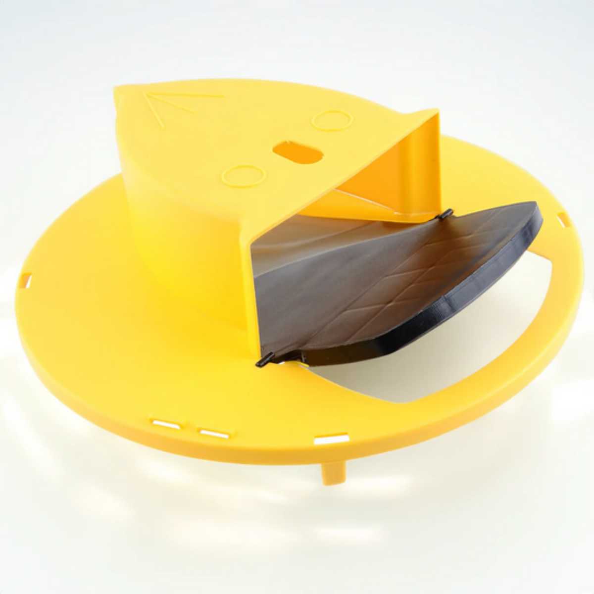 Reusable mouse and rat trap with automatic reset bucket lid